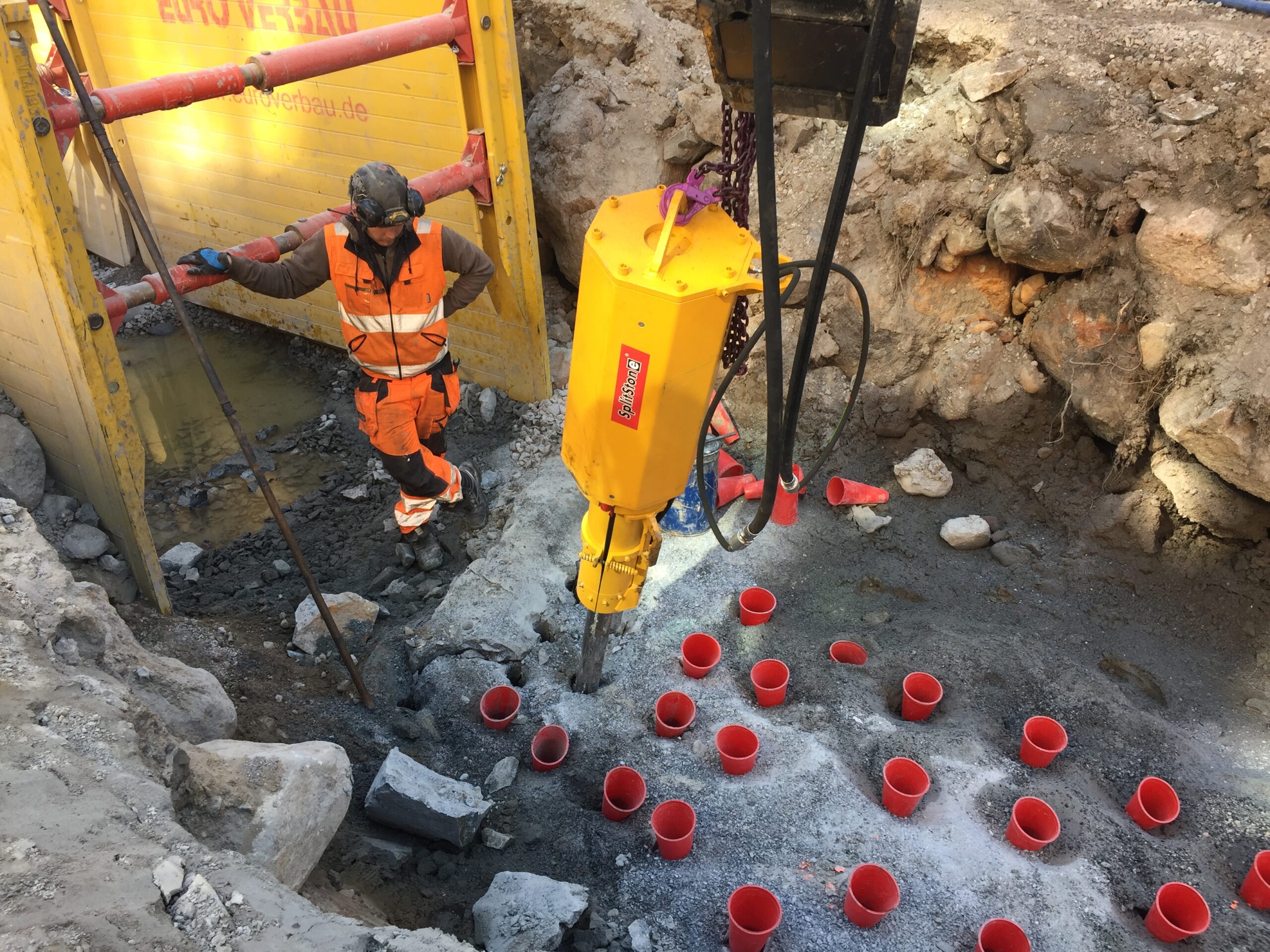 Łuparka hydrauliczna do skał serii SP200