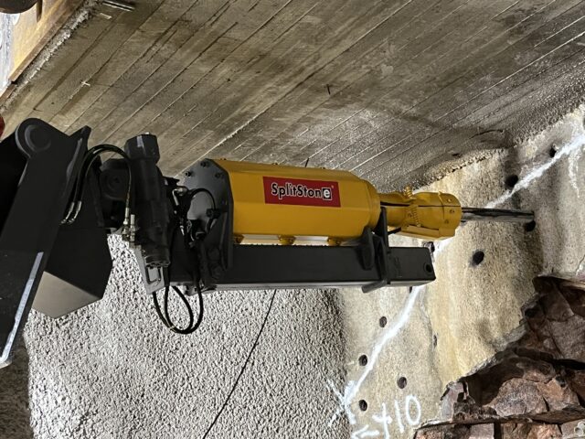 Łuparka hydrauliczna do skał serii SP250