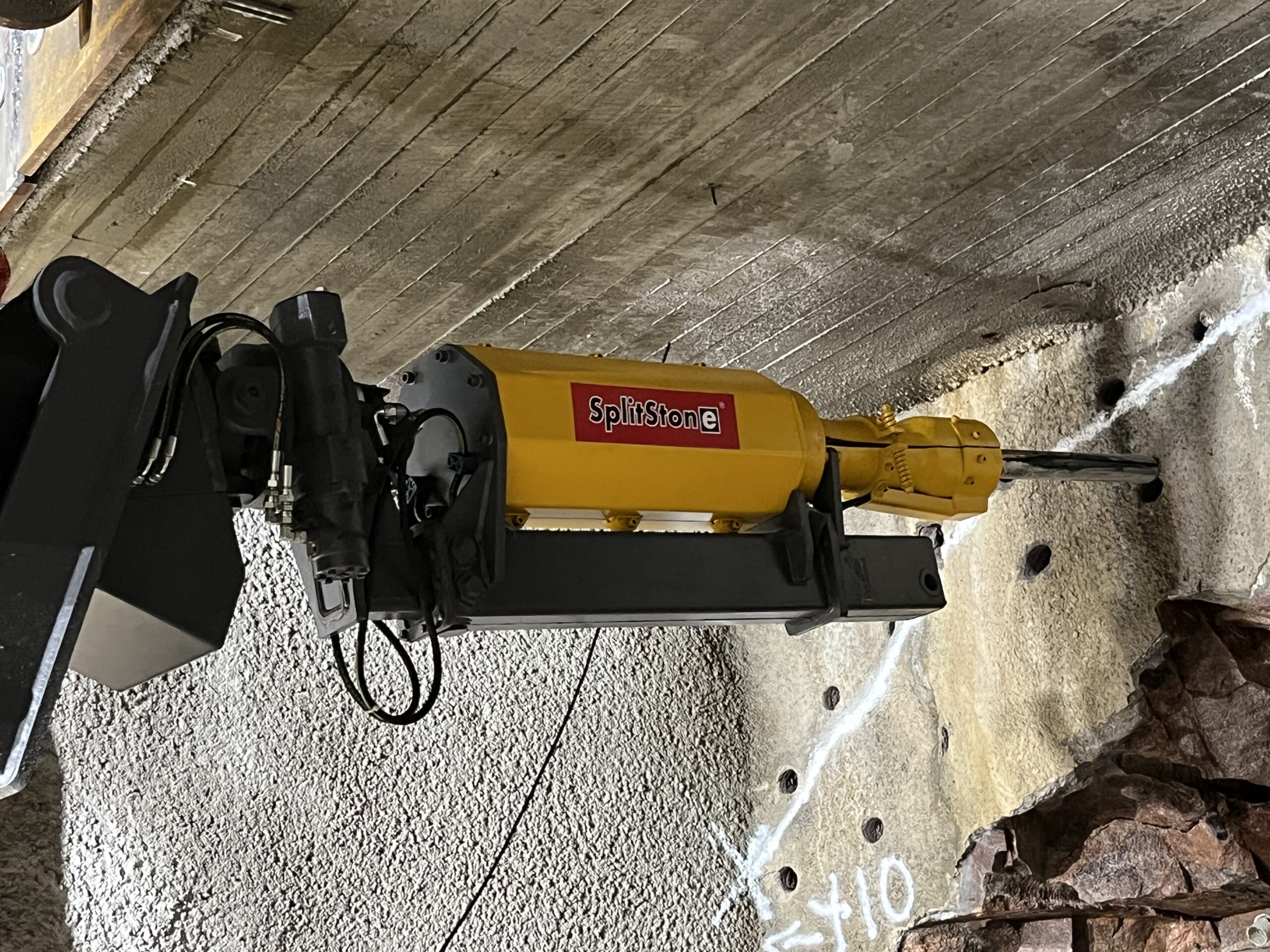 Łuparka hydrauliczna do skał serii SP250